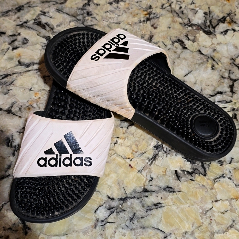 SHOES - Picture 5 of 6